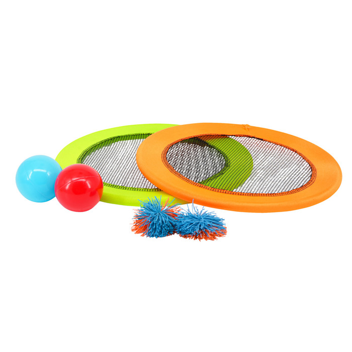 Strandspill med fire baller